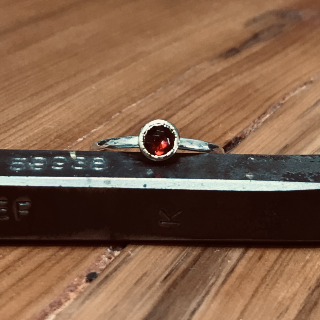 Chequerboard cabochon garnet in gold on silver band