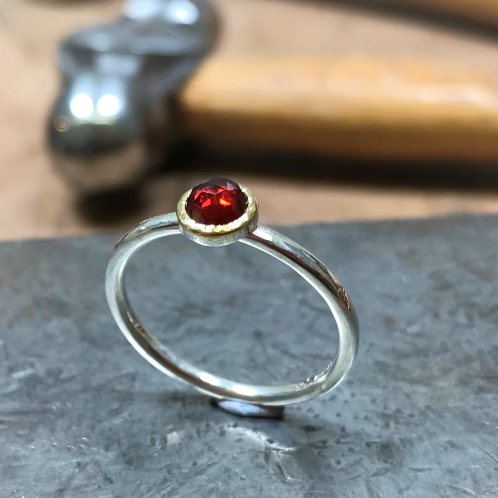 Chequerboard cabochon garnet in gold on silver band