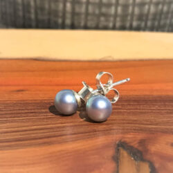 Akoya pearl in silver studs