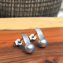 Akoya pearl on platinum studs
