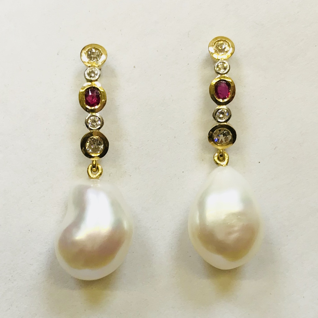 Mrs M - drop pearl earrings