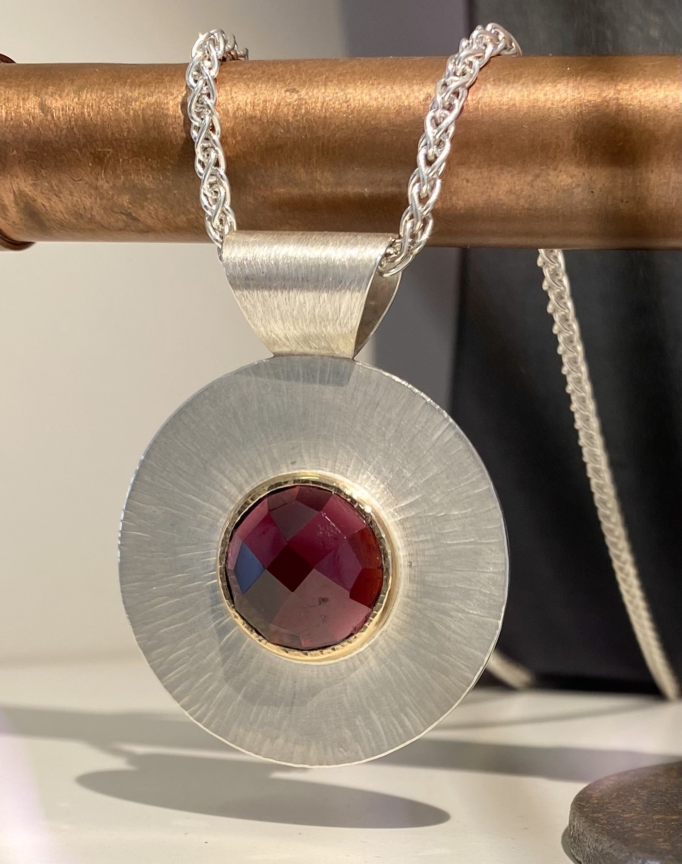 Large rays pendant with Garnet
