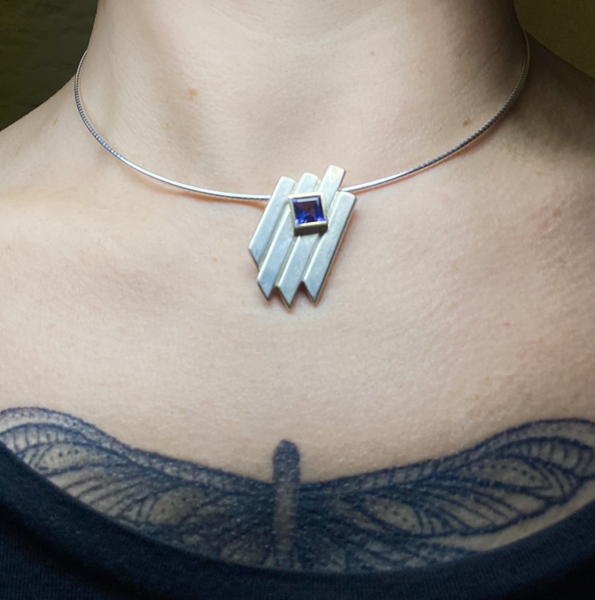 Bamboo style pendant with Iolite - Image 2