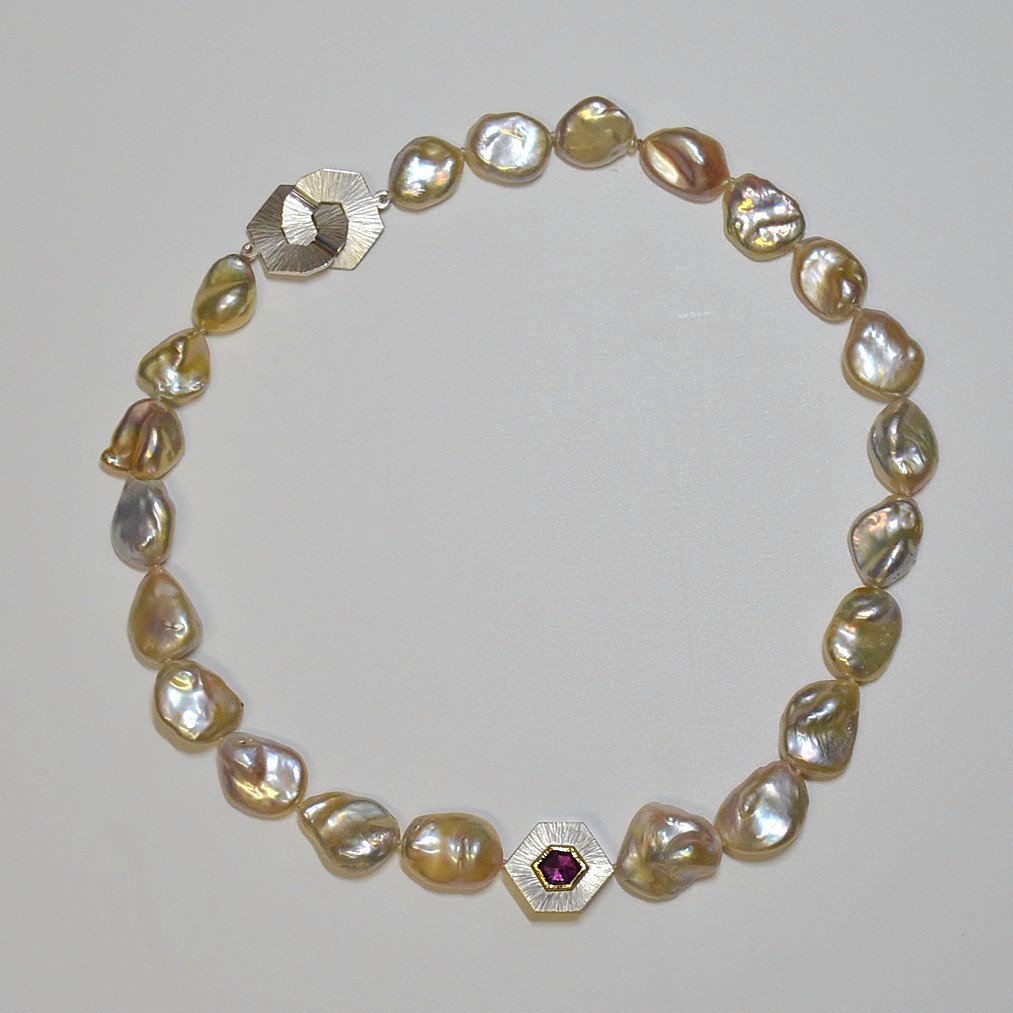 Large Keshi Pearl necklace with Garnet - Image 2